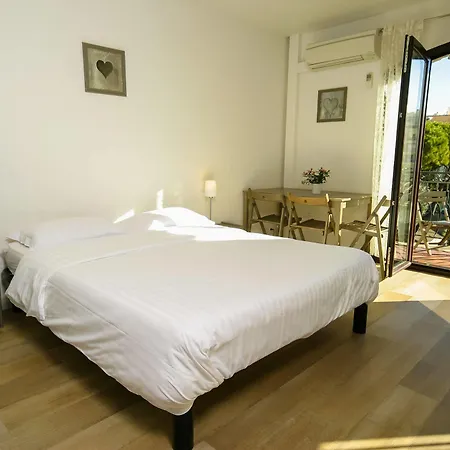 Hôtel&studios Astor Hotel 3*